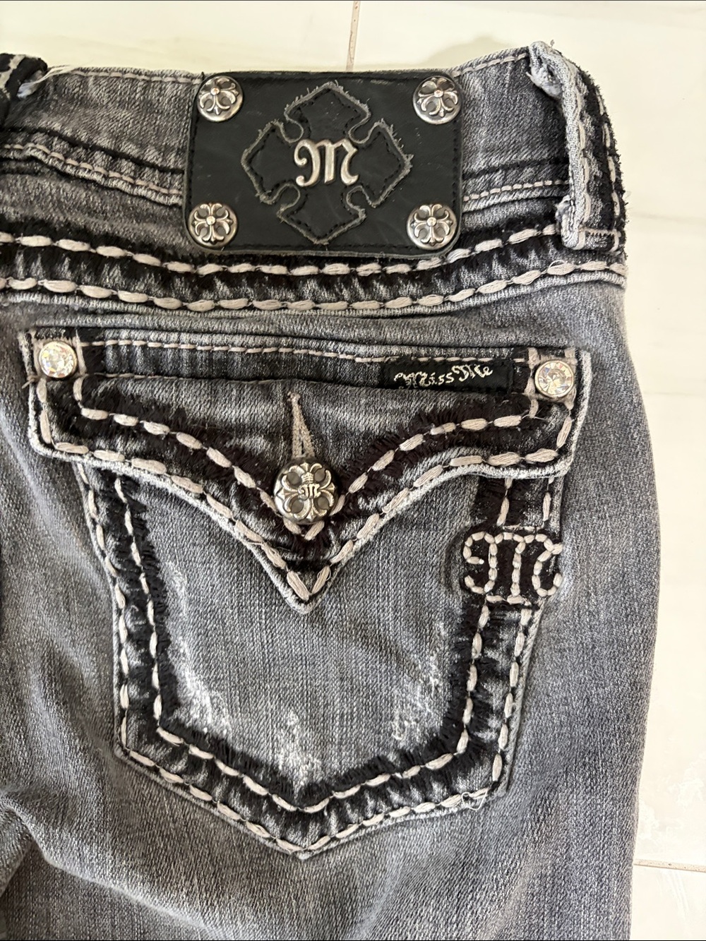 Miss Me Buckle Women's Washed Gray Bootcut Jeans with Contrast Stitching size 29 - Picture 8 of 10